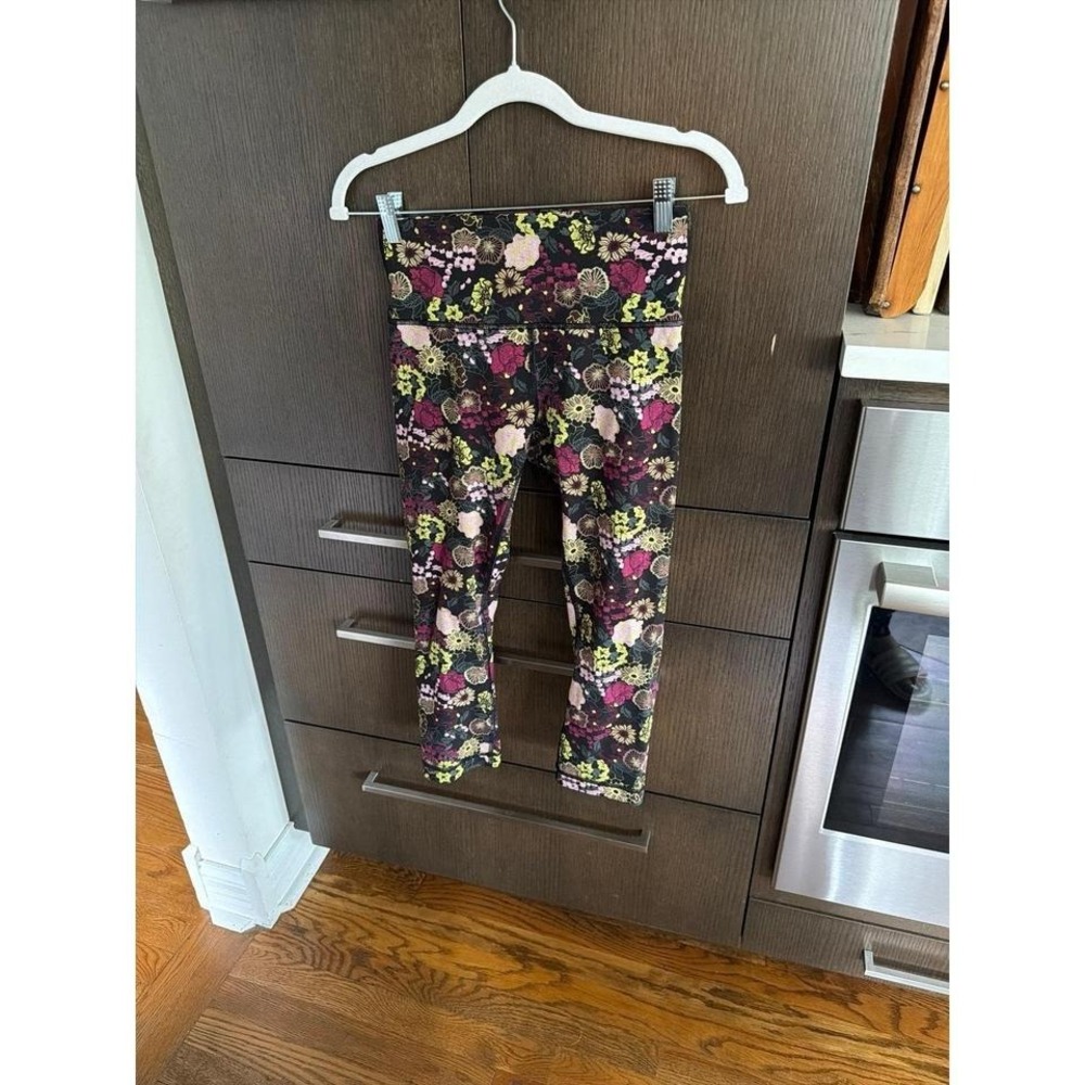 Lululemon Speed Up Crop (21") women's 6